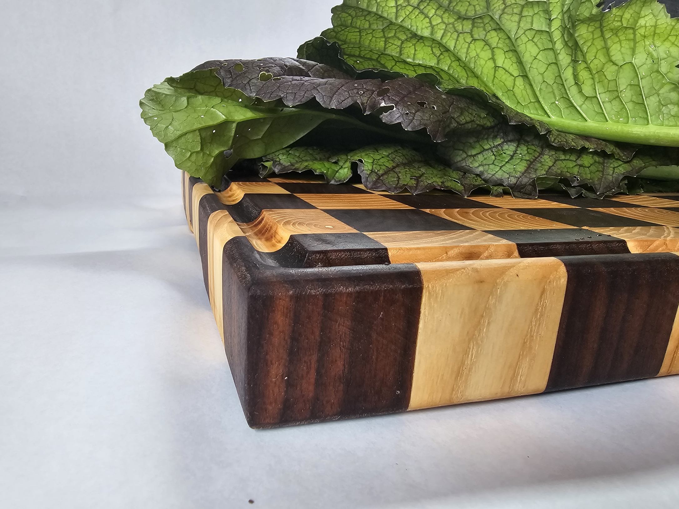 End Grain Cutting Board (Walnut/Ash) - Image 4